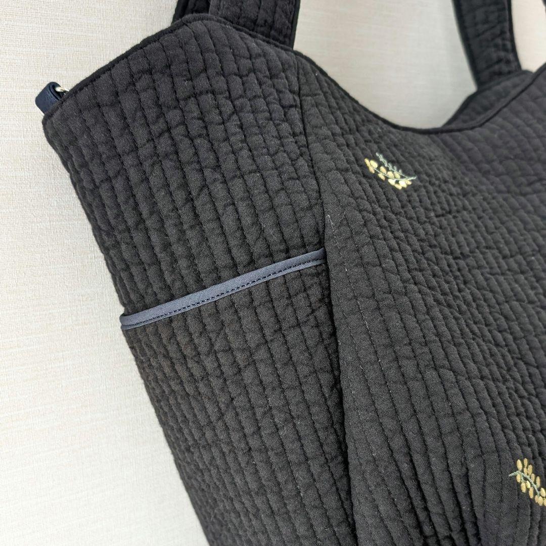 コロンとした　ヌビバッグ　ミモザ刺繍　ポケットたくさん　キーホルダー紐付