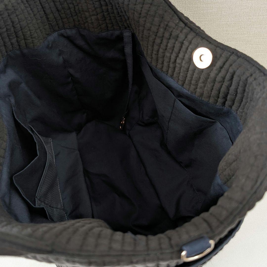 コロンとした　ヌビバッグ　ミモザ刺繍　ポケットたくさん　キーホルダー紐付