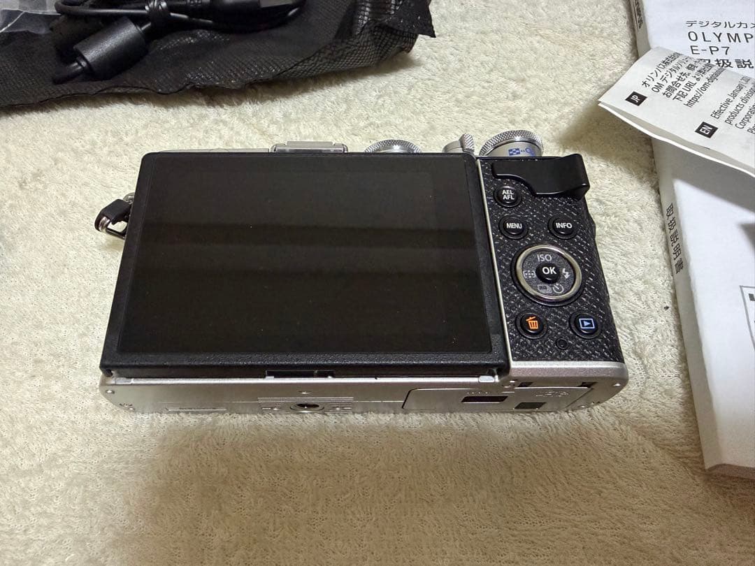 OLYMPUS PEN E-P7 14-42mm EZ レンズキット シルバー