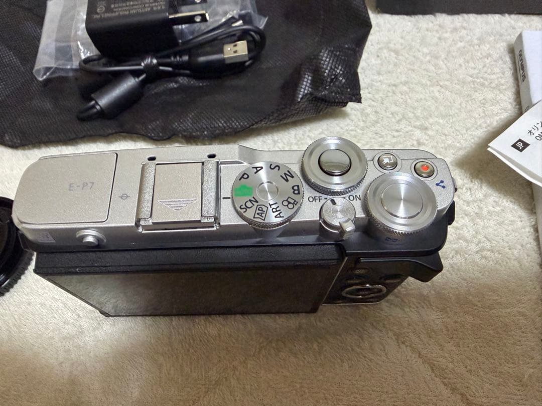 OLYMPUS PEN E-P7 14-42mm EZ レンズキット シルバー