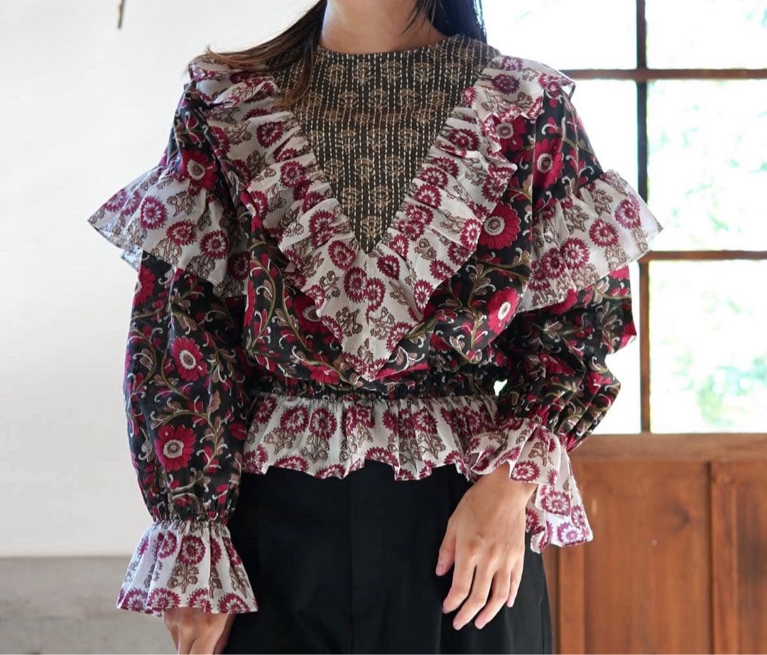 【美品】nioki カンタキルト×ブロックプリント フリルブラウス