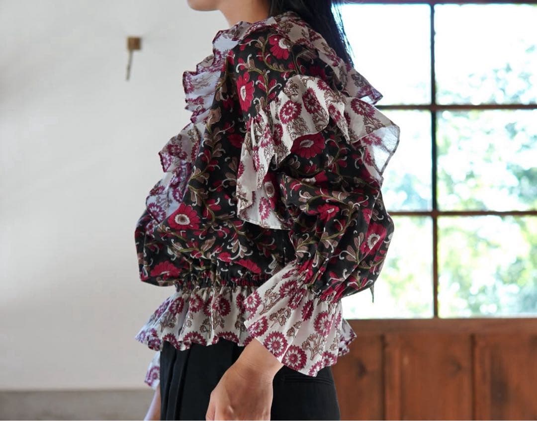 【美品】nioki カンタキルト×ブロックプリント フリルブラウス