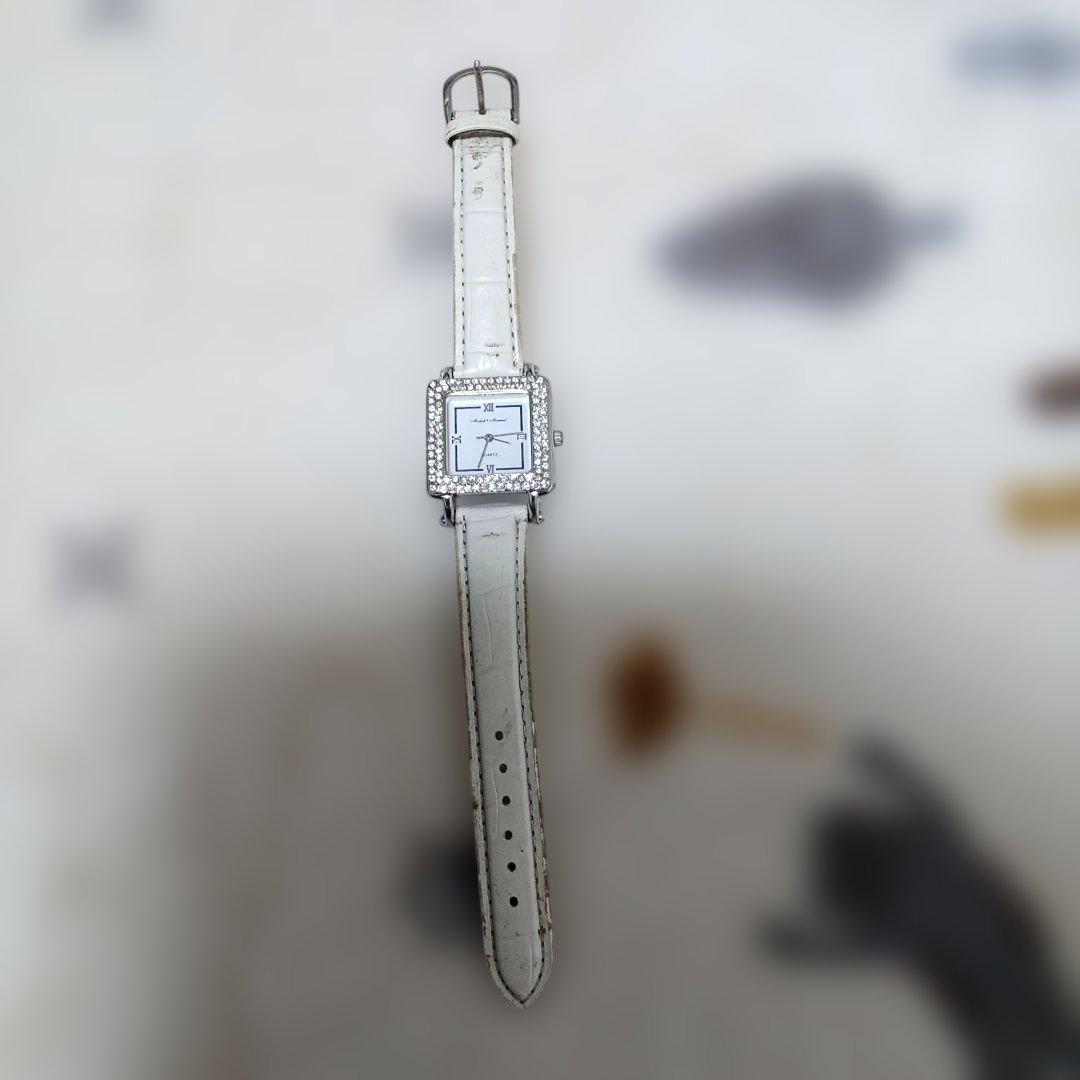 Modish Momentのクォーツ腕時計