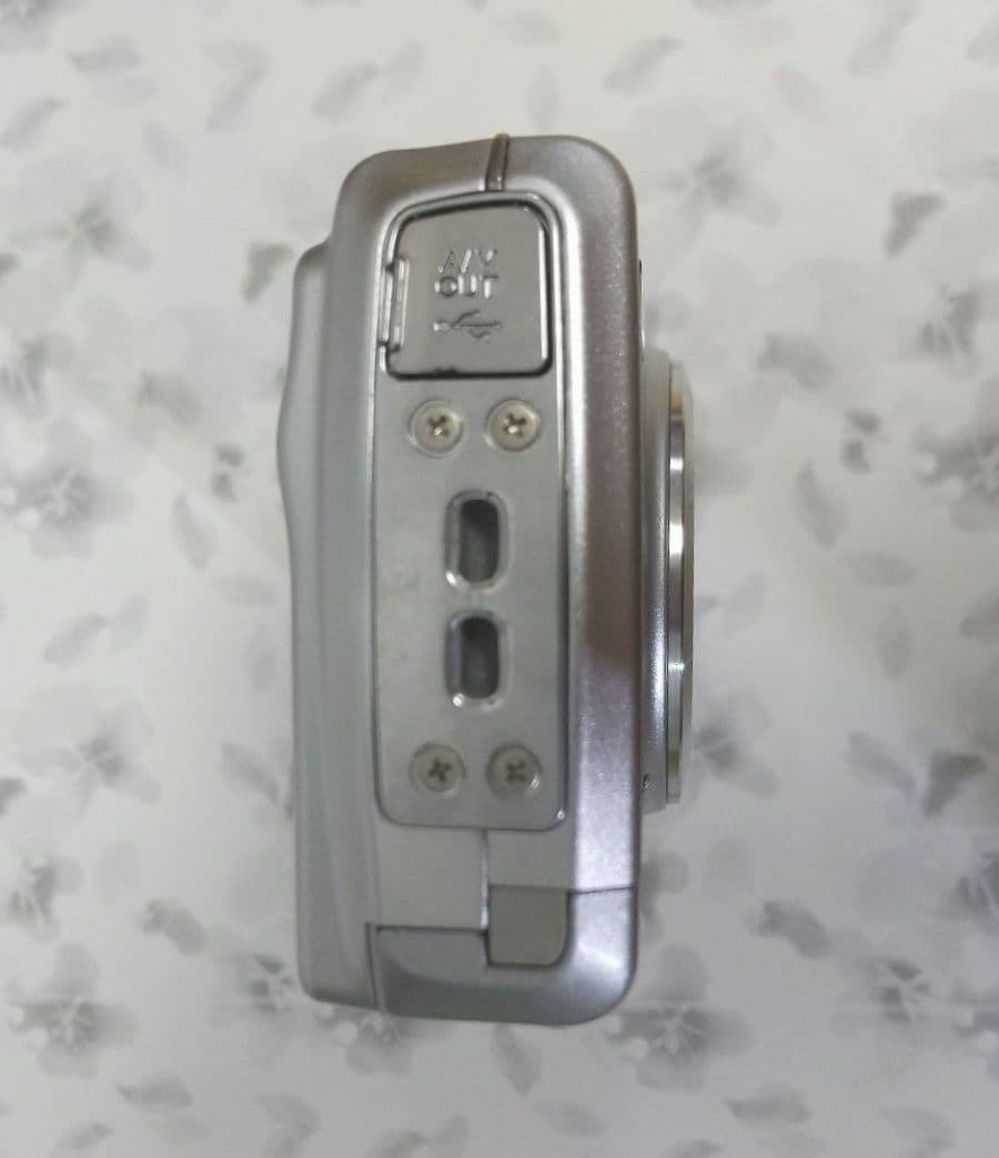 【RS50】FUJIFILM finepix F100fd デジカメ 本体