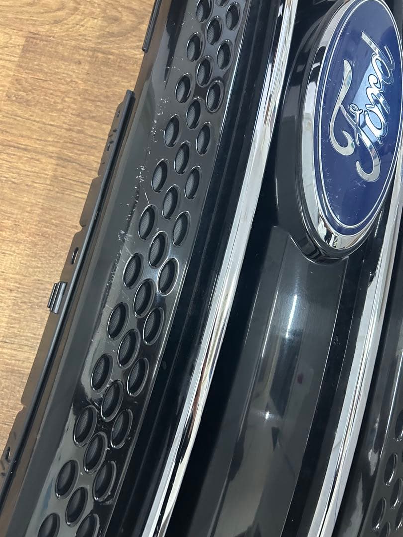 フォード　エクスプローラー　前期グリル 黒