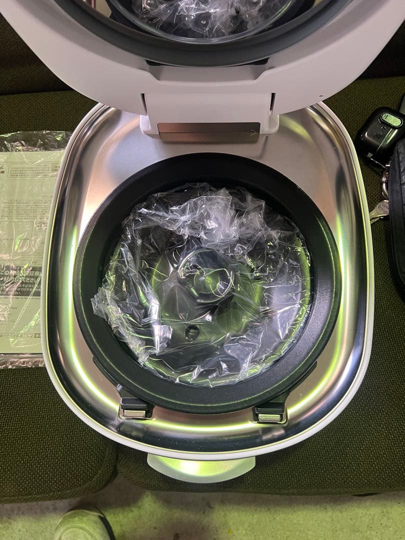 ほぼ新品　TIGER IH炊飯器 JRX-T100 WT ホワイト