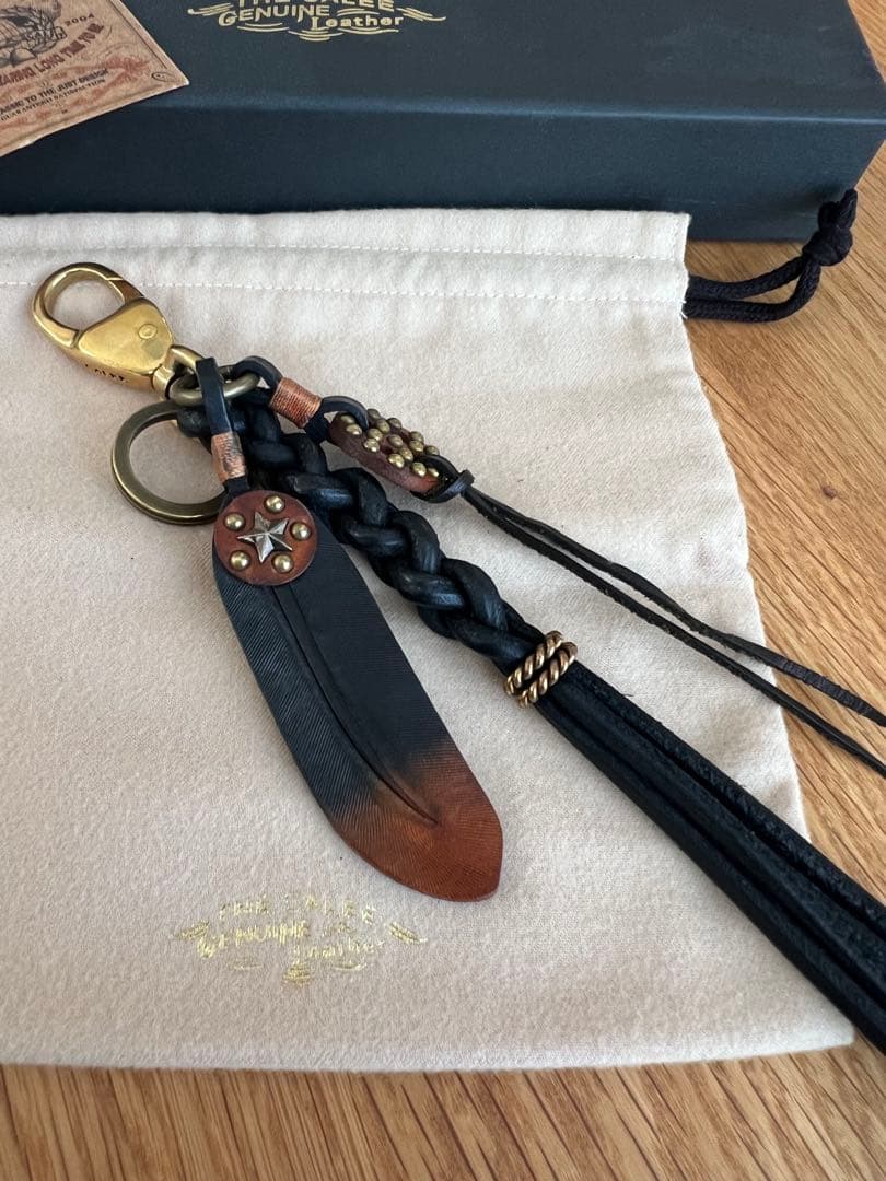 calee キャリー　レザーキーホルダー　クライミー