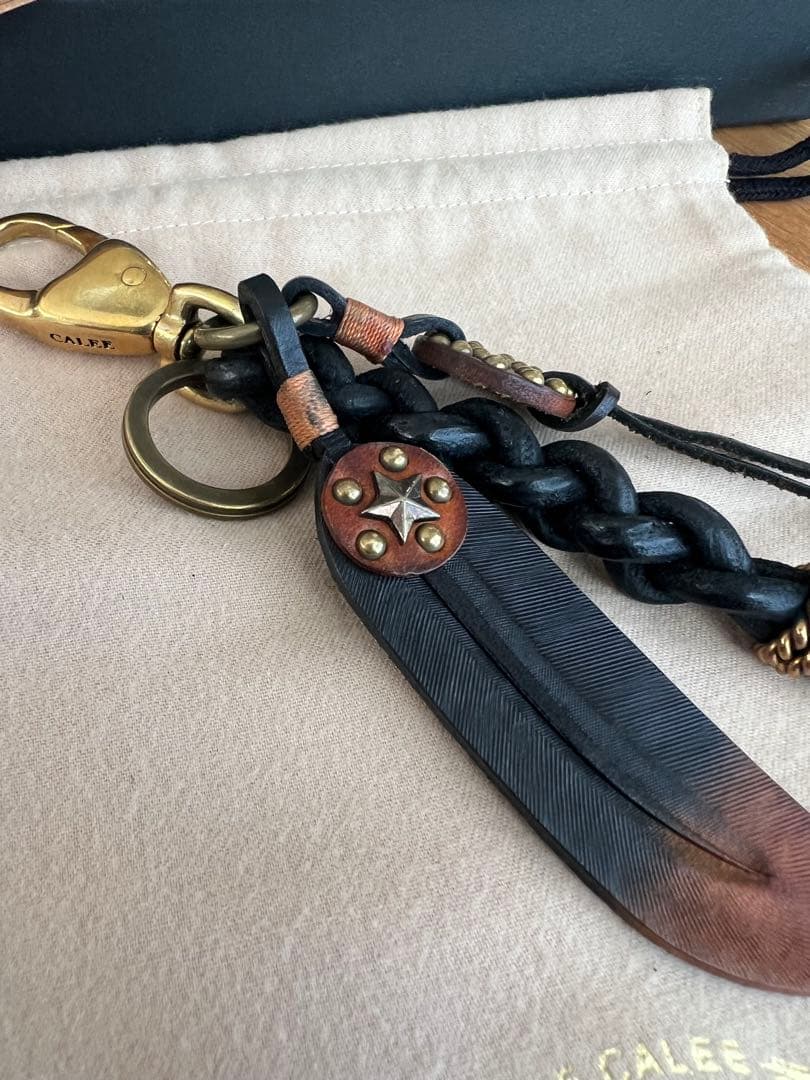 calee キャリー　レザーキーホルダー　クライミー