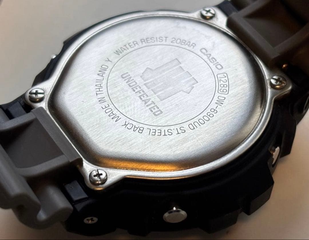 美品　コラボ　G-SHOCK DW-6900 限定UNDEFEATED 別注時計