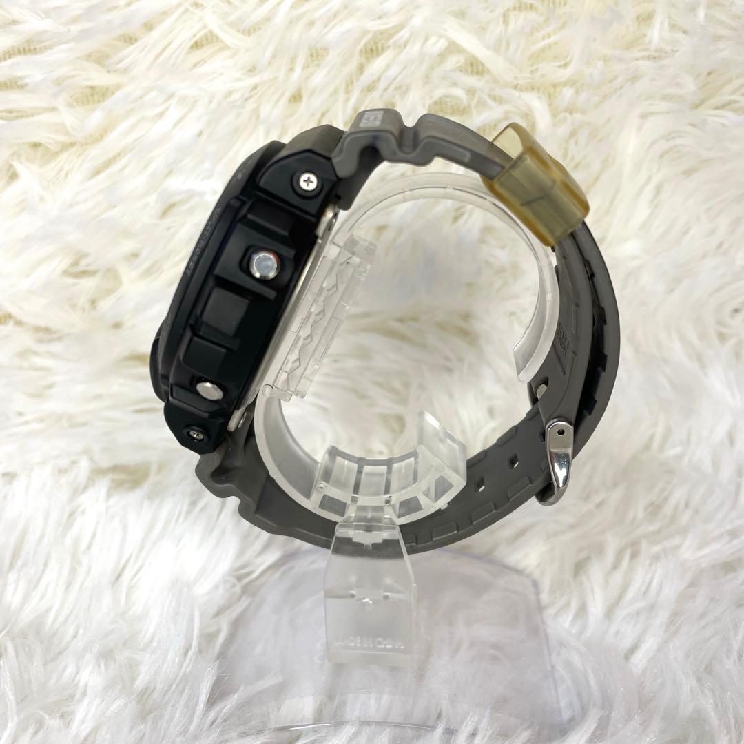 美品　コラボ　G-SHOCK DW-6900 限定UNDEFEATED 別注時計