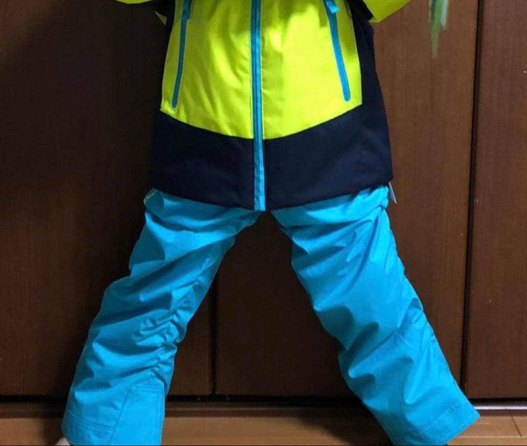 美品 DESCENTE デサント スキーウェア 調整可能アジャスター付き120