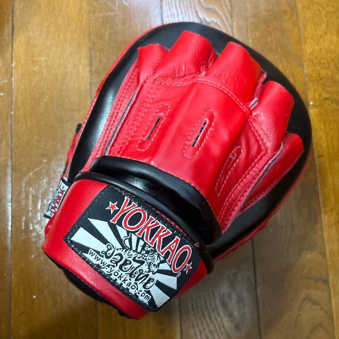 Yokkao パンチングミット 黒/赤