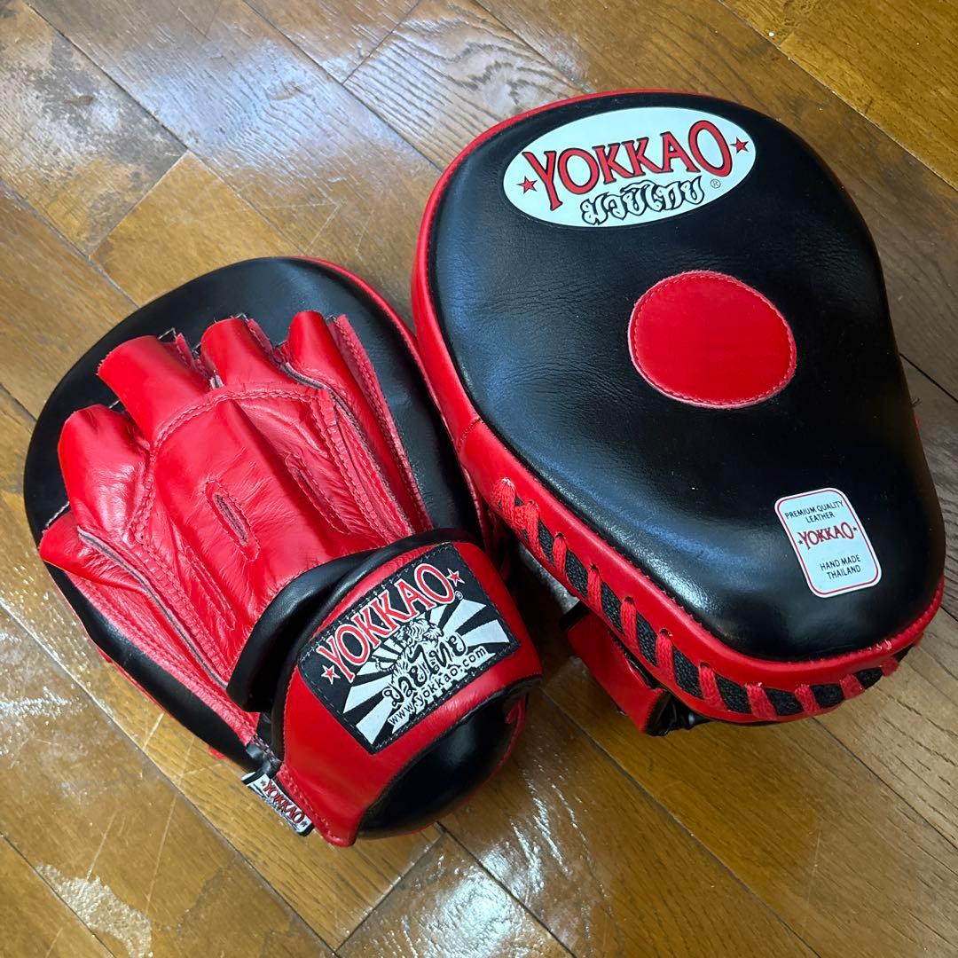 Yokkao パンチングミット 黒/赤