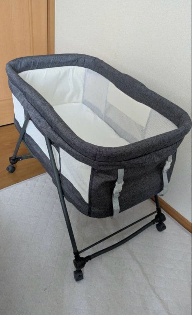 折りたたみ式ベビー用ベッド