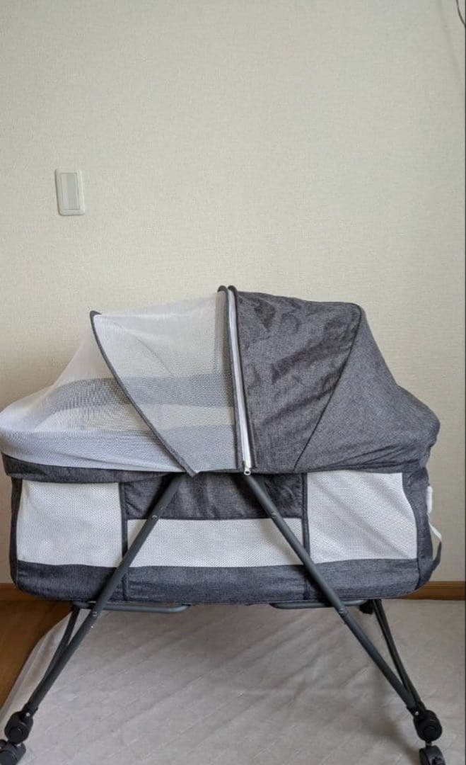 折りたたみ式ベビー用ベッド