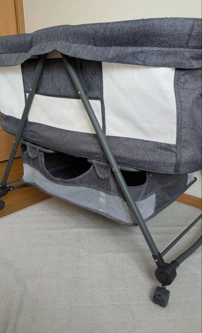 折りたたみ式ベビー用ベッド
