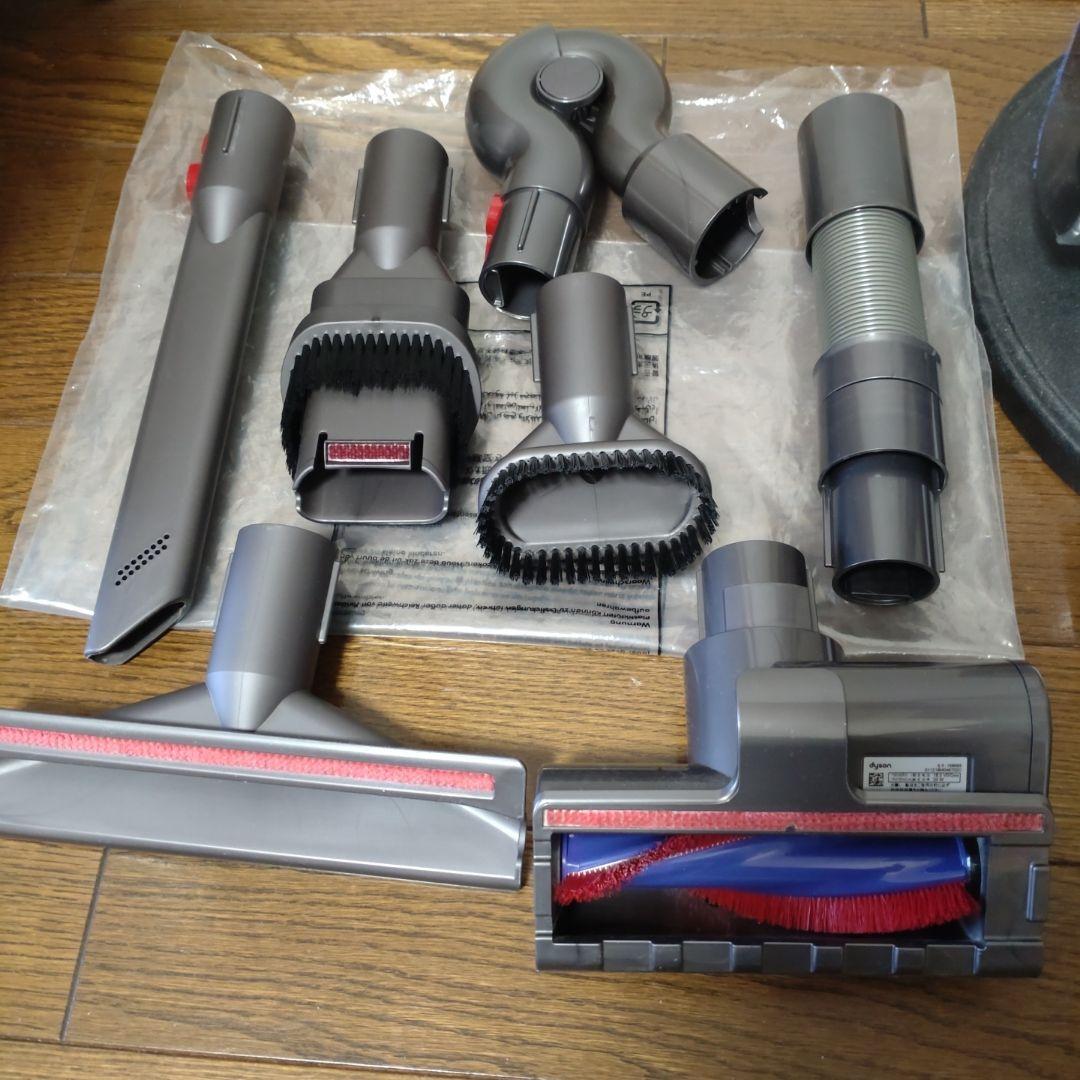 ダイソン Dyson　V8 Fluffy＋　付属品多数　専用台付き