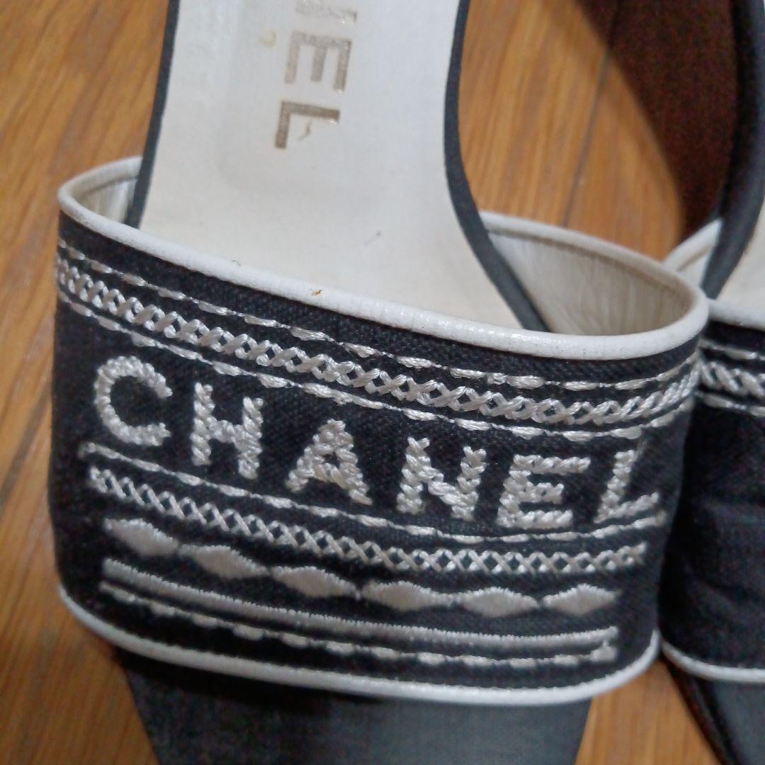 美品CHANEL 黒・白刺繍ゴロ素敵ミュール 221/2〜23㌢36号ヒール5㌢
