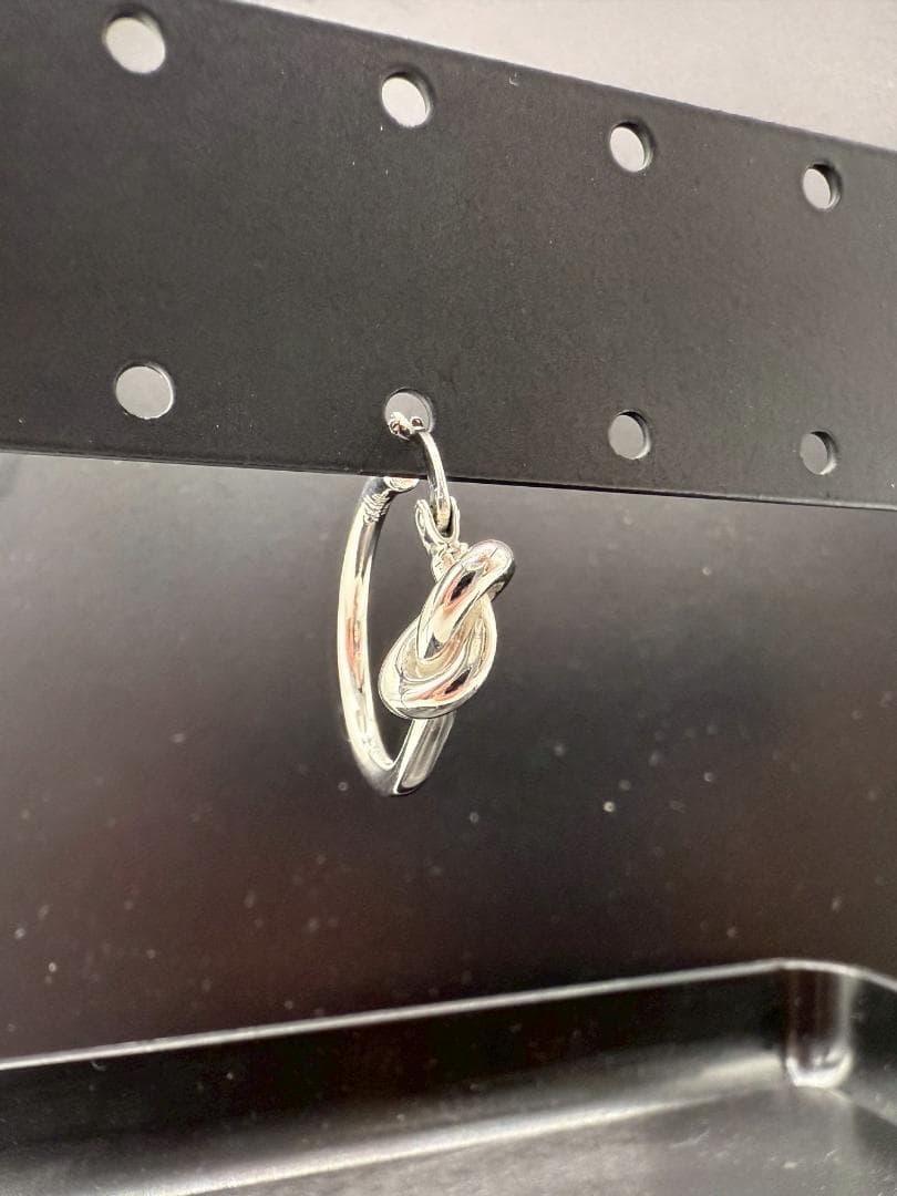 【片耳のみ】CELINE セリーヌ ノットフープ ピアス シルバー系