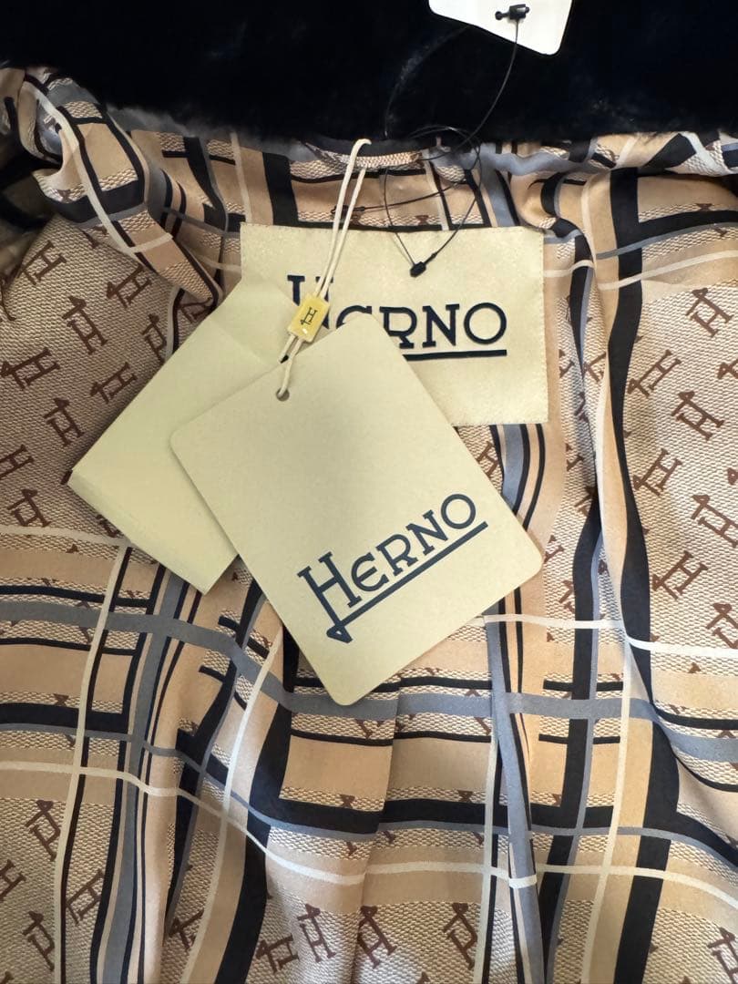 ヨッチン　新品タグ付 HERNO ファーコート