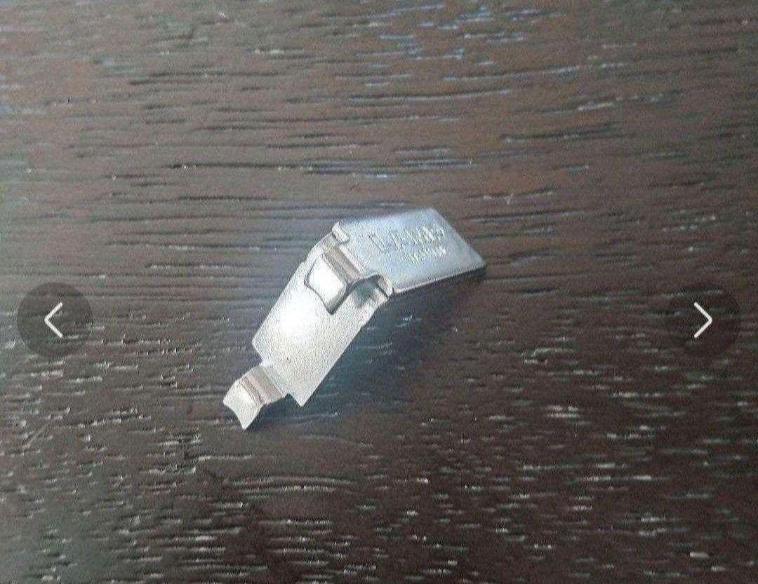 アートランバー3枚と棚受け16個(4段分)＋耐震用棚板ストッパー8個（4段分）