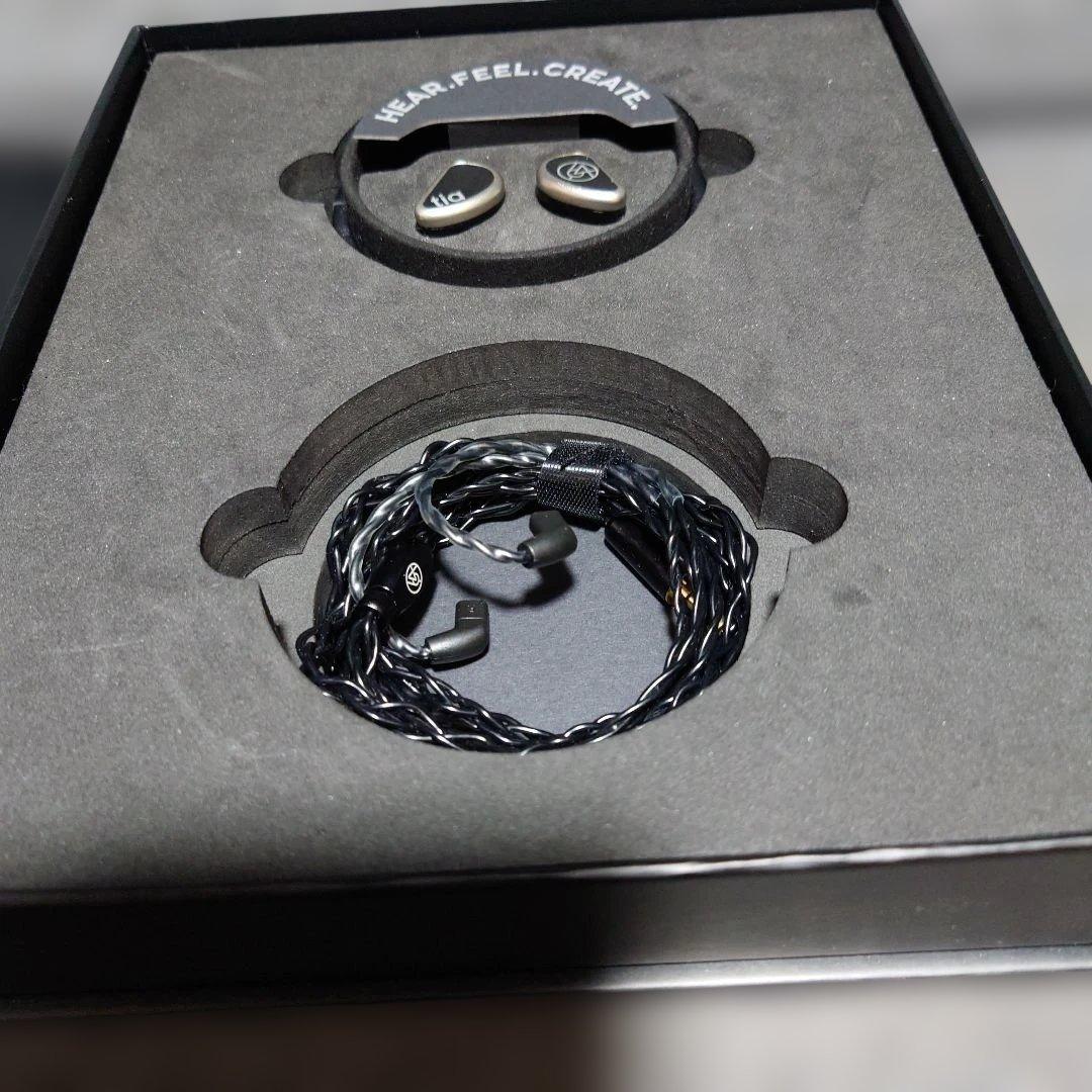 64Audio【tia trio】ハイエンドイヤホン