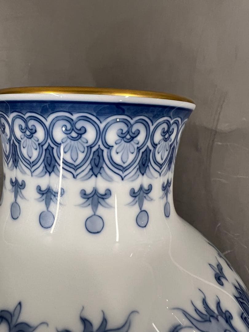 【大倉陶園】手書き 呉須唐草 花瓶 高さ27.5㎝