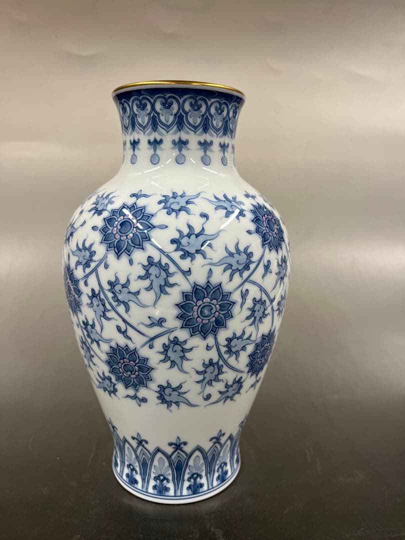 【大倉陶園】手書き 呉須唐草 花瓶 高さ27.5㎝