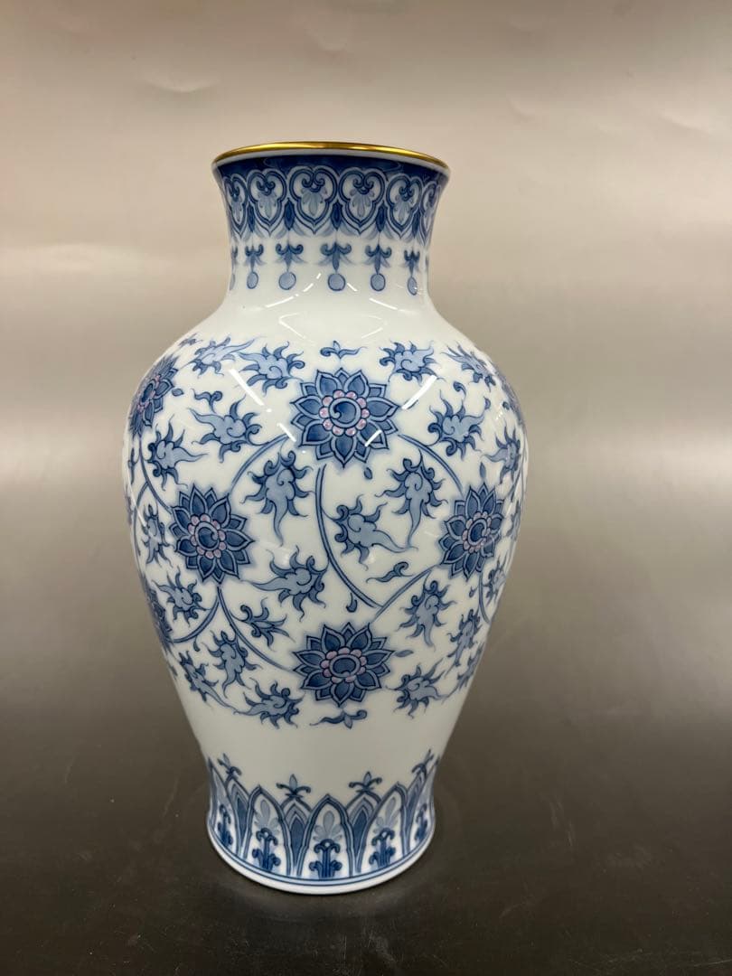 【大倉陶園】手書き 呉須唐草 花瓶 高さ27.5㎝