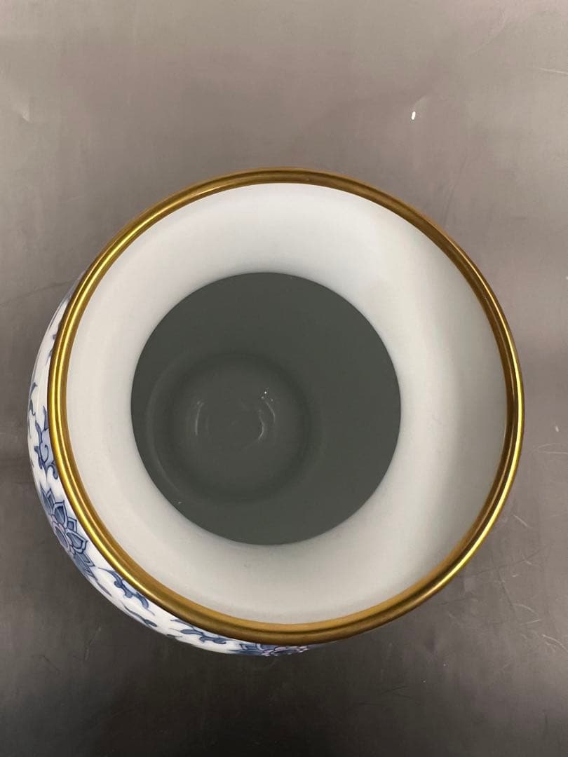 【大倉陶園】手書き 呉須唐草 花瓶 高さ27.5㎝