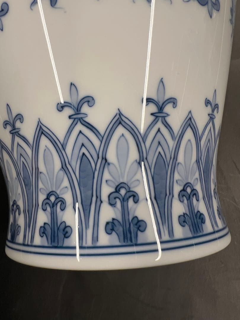 【大倉陶園】手書き 呉須唐草 花瓶 高さ27.5㎝