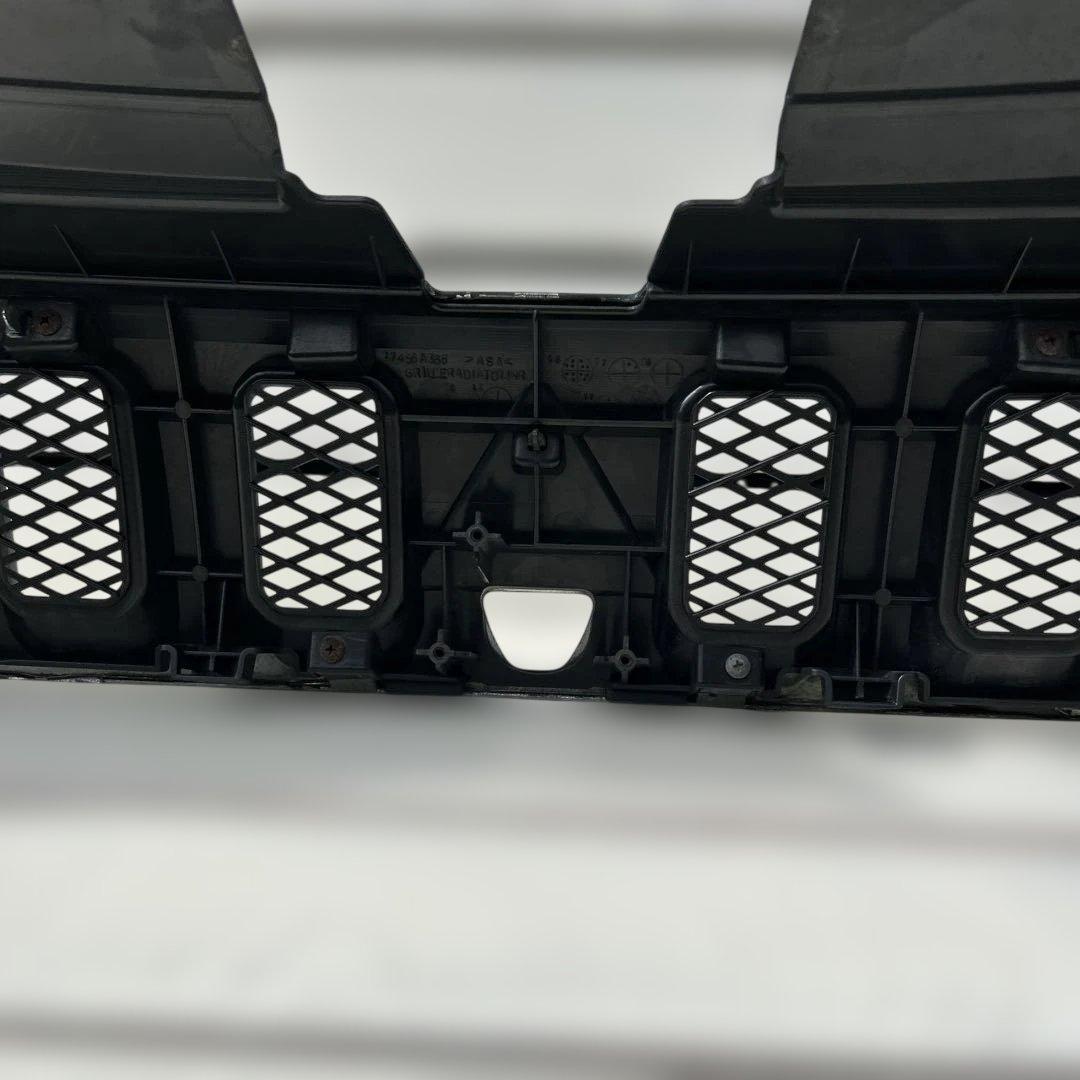 三菱デリカD5MC前純正フロントグリルチッピング塗装ちょっと訳あり品