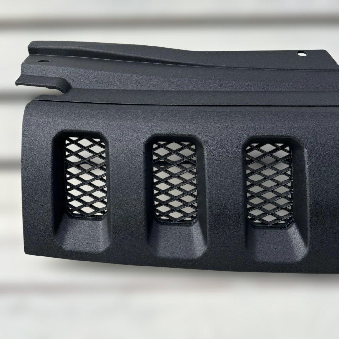 三菱デリカD5MC前純正フロントグリルチッピング塗装ちょっと訳あり品