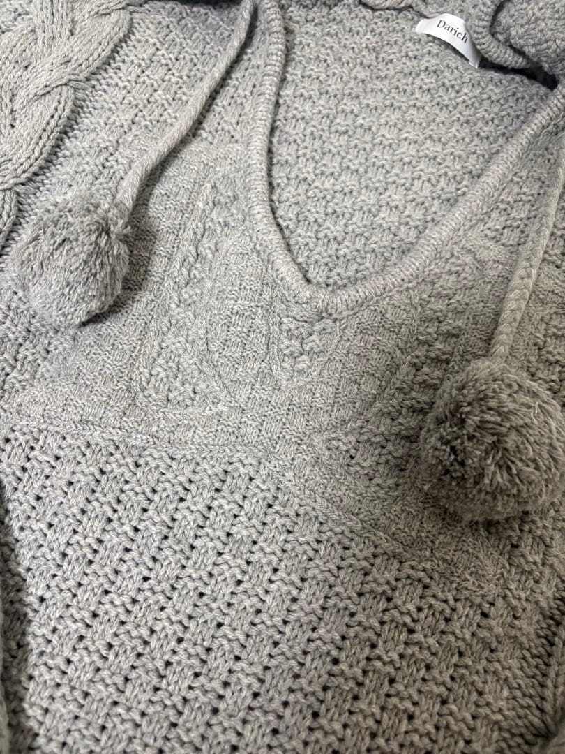 ダーリッチ　ケーブルDDロゴVネックニットフーディ