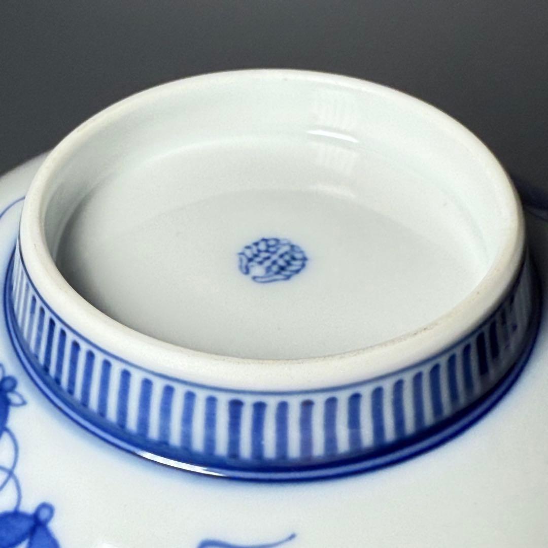 市川光春　鍋島藩御庭焼　色鍋島桜散桃文様高台皿　櫛高台　七宝繋ぎ