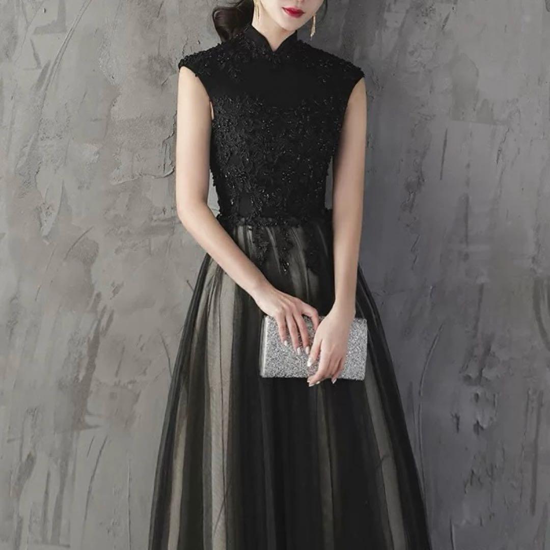 お花のデザインが美しい バックファスナーのイブニングドレス