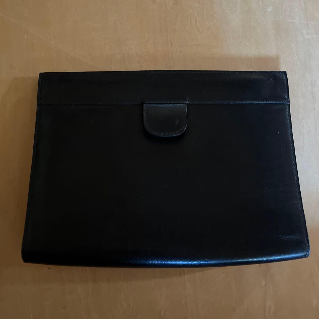 CHANEL ブラックレザー クラッチバッグ