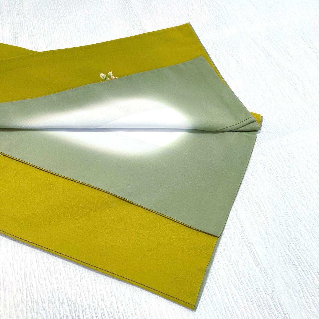 【美品✨】東レシルック　洗える着物　飛び柄小紋　鶸色　刺繍風　花に蝶　袷　H7