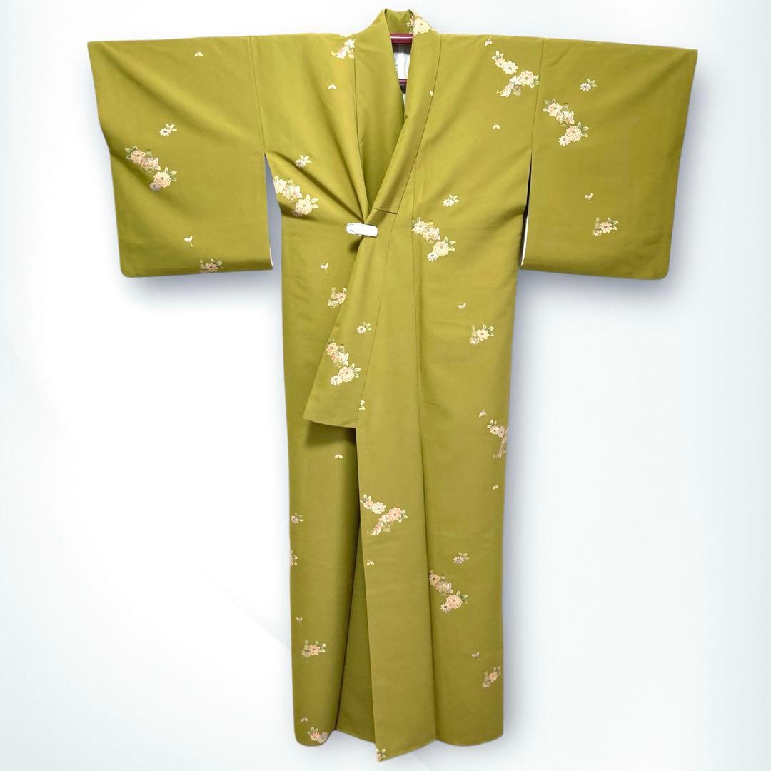 【美品✨】東レシルック　洗える着物　飛び柄小紋　鶸色　刺繍風　花に蝶　袷　H7