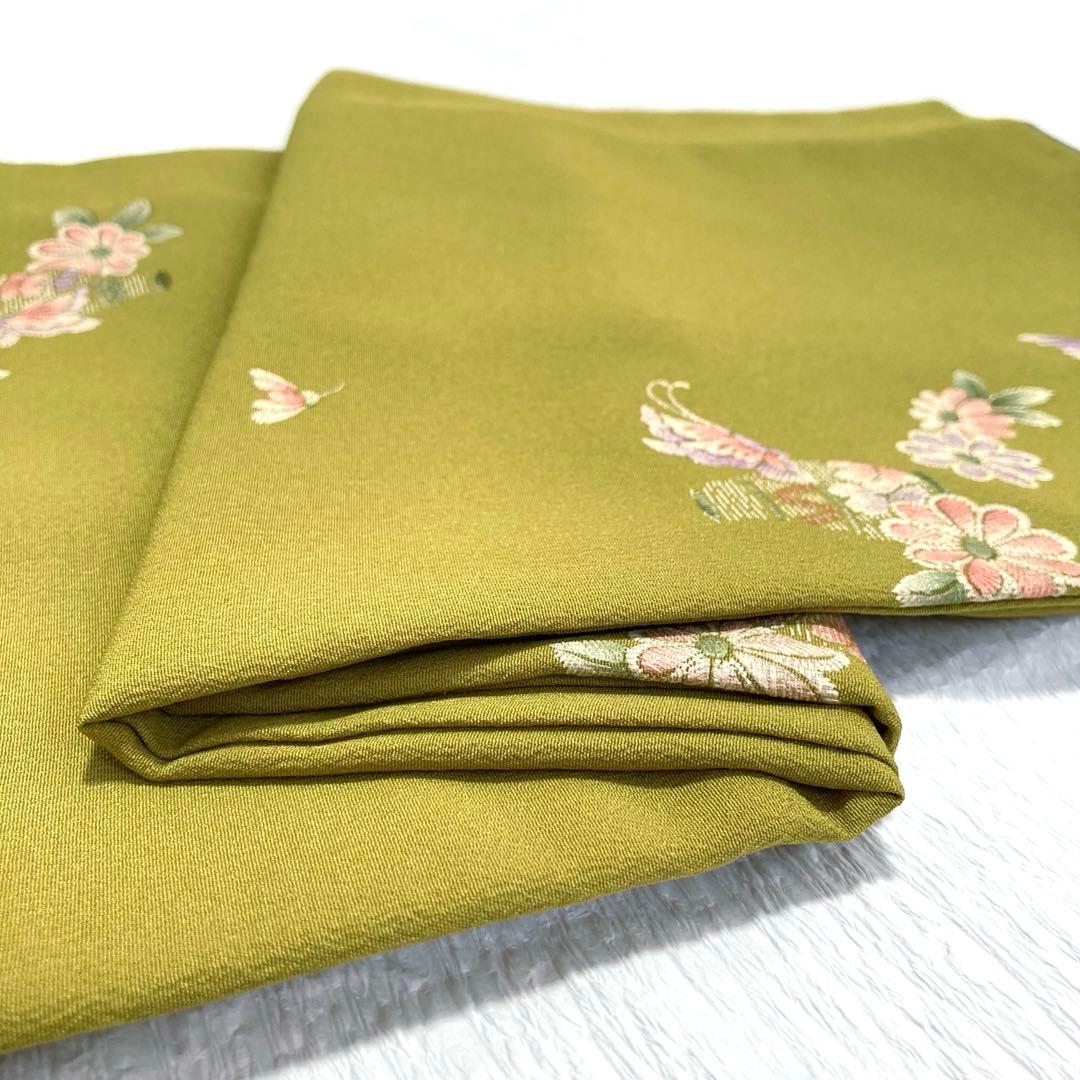 【美品✨】東レシルック　洗える着物　飛び柄小紋　鶸色　刺繍風　花に蝶　袷　H7