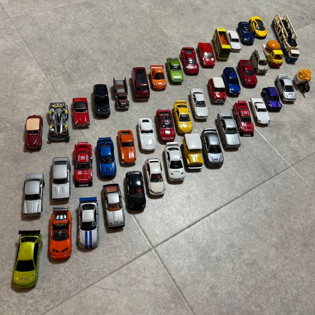 まとめ売りミニカー47台と駐車場・道路セット　トミカ　tomica