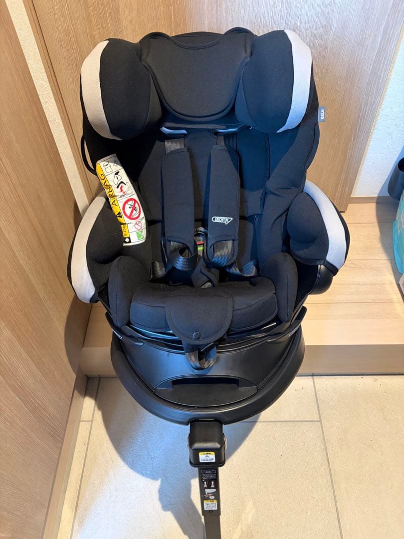 ApricaISOFIXチャイルドシートフラディアプラスシルバーブラック