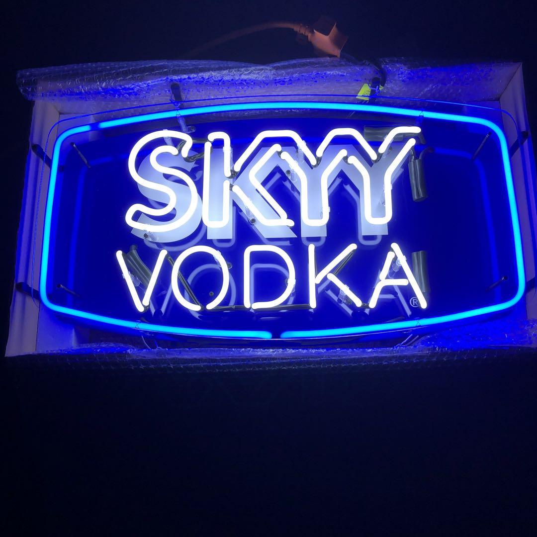 SKYY VODKA スカイウォッカ　ネオン　サインとクエルボグッズ