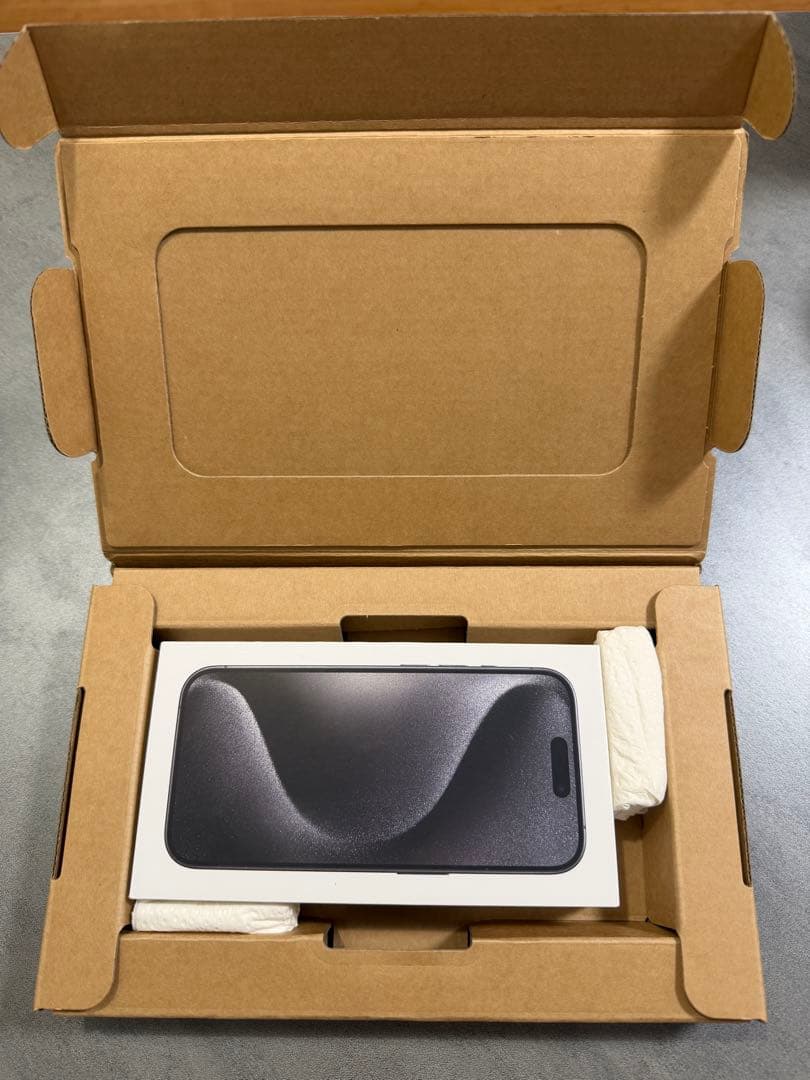 Apple iPhone 15 Pro 本体128GB ブラックチタニウム