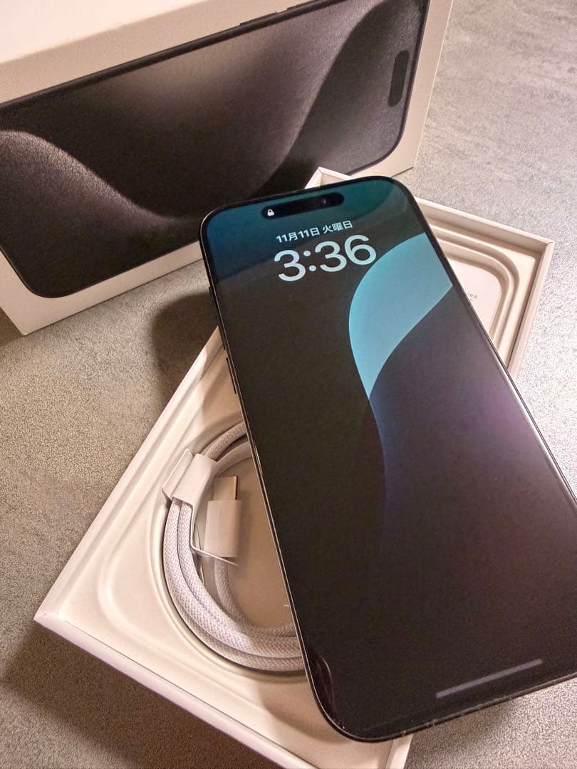 Apple iPhone 15 Pro 本体128GB ブラックチタニウム