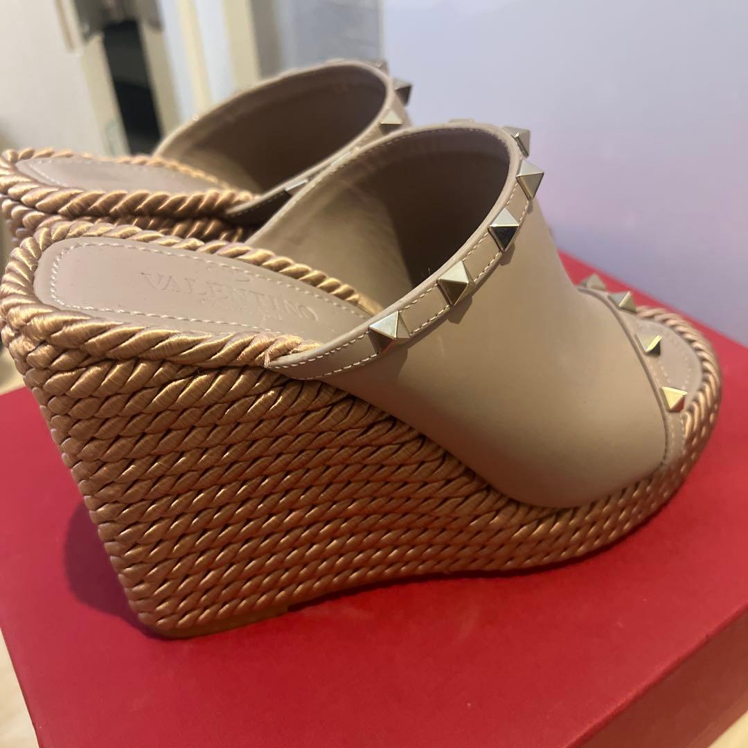 バレンティノ　ヴァレンティノ　スタッズ付きオープントゥウェッジサンダル　37