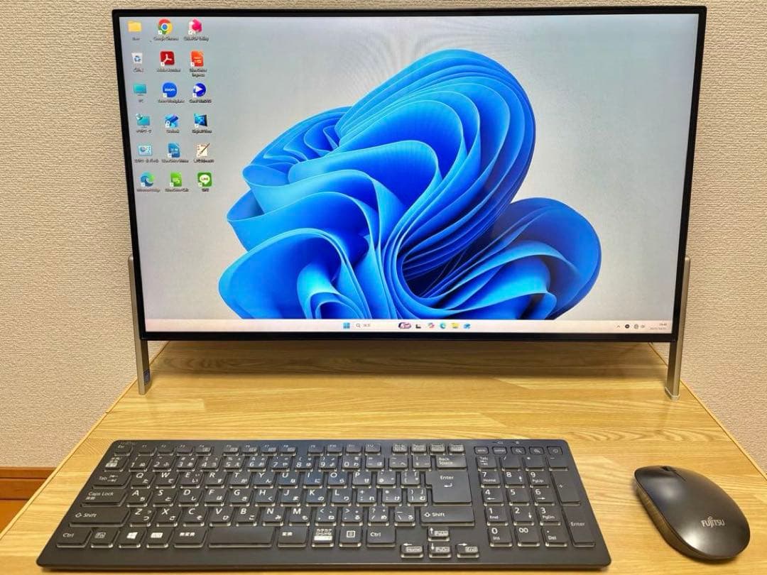 富士通 一体型PC【初期設定済み】SSD搭載 / TVチューナー/ 筆ぐるめ付き