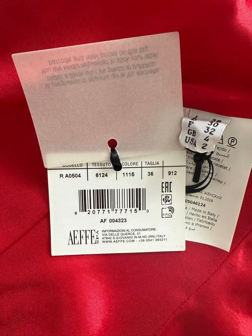 BOUTIQUE MOSCHINO 赤 テーラードジャケット