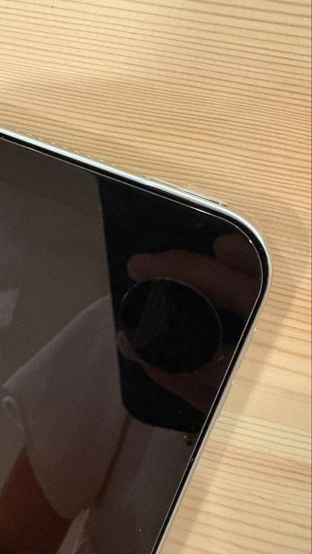 iPad Air（第5世代）本体　（スターライト、64GB、Wi-Fiモデル）