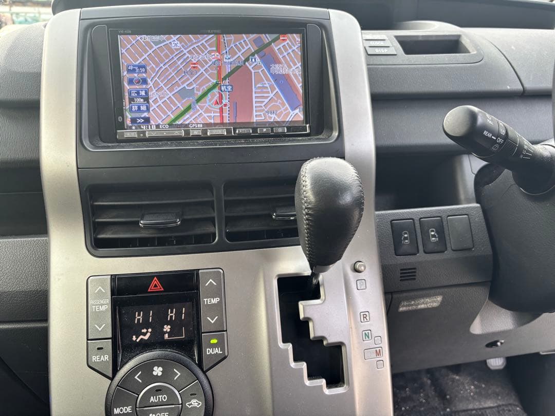 トヨタ Voxy 黒 ミニバン 5ドア